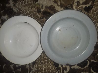 Лот: 20770807. Фото: 1. Две железных антикварных тарелки. Предметы интерьера и быта