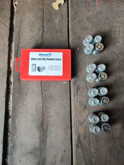 Лот: 18887678. Фото: 1. Секретки Filder/Axio/Corolla. Секретки, гайки, проставки