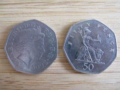 Лот: 16475486. Фото: 1. Великобритания 50 пенсов 2000... Великобритания и острова