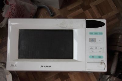 Лот: 5701151. Фото: 1. СВЧ печь Samsung MW83UR-X не греет. Микроволновки, мини-печи