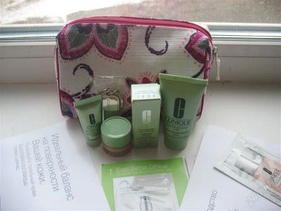 Лот: 414510. Фото: 1. Косметичка Clinique и образцы. Унисекс парфюмерия