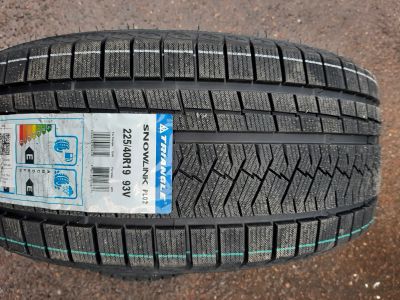 Лот: 25890313. Фото: 1. 225/40 R19 93V Triangle Snowlink... Шины