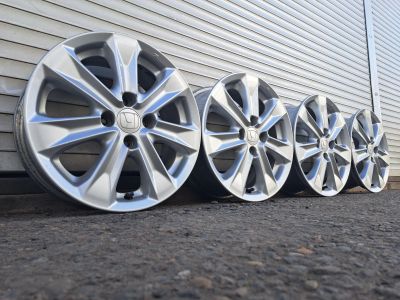 Лот: 25330376. Фото: 1. Комплект Оригинальных Литых дисков... Диски