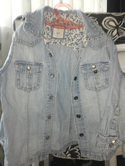 Лот: 5454094. Фото: 1. Рубашка джинсовая на девочку... Рубашки, блузки, водолазки