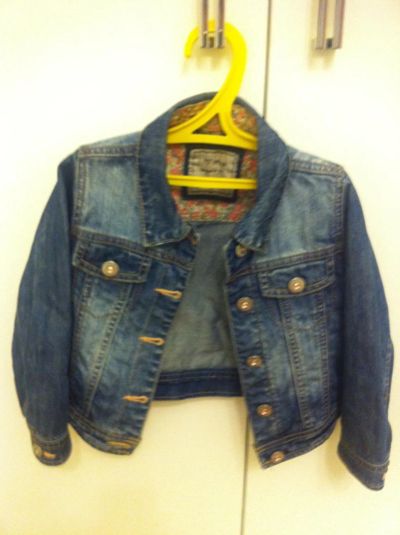 Лот: 9083760. Фото: 1. джинсовая куртка для девочи фирмы... Свитера, кофты, трикотаж