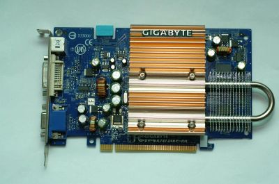 Лот: 7251175. Фото: 1. Gigabyte GeForce 7300 GT 450Mhz... Видеокарты