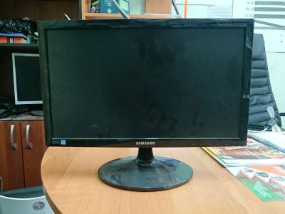 Лот: 10931222. Фото: 1. Монитор Samsung s19b300n. ЖК-мониторы