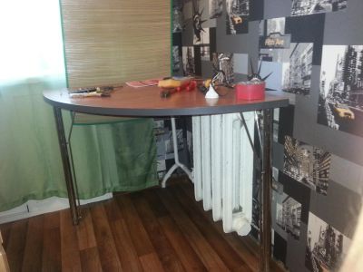 Лот: 7640238. Фото: 1. Стол угловой, бежевый, ножки -... Кухонные гарнитуры