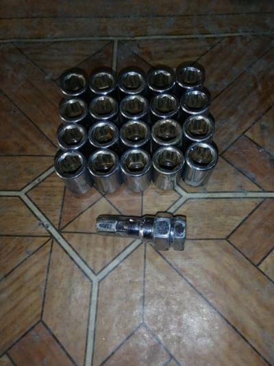 Лот: 15808595. Фото: 1. Гайки колёсные м12*1.5. Секретки, гайки, проставки