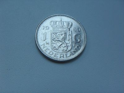 Лот: 8079976. Фото: 1. Монета 1 Гульден 1980 год Нидерланды. Европа