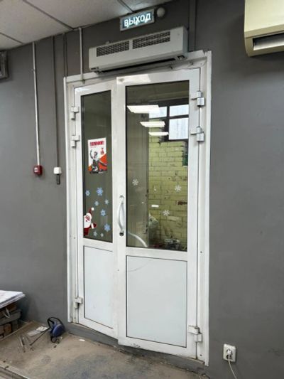 Лот: 25888361. Фото: 1. Дверь алюминиевая. Замки