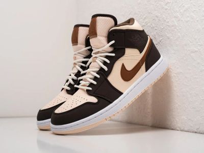 Лот: 20757067. Фото: 1. Кроссовки Nike Air Jordan 1 Mid... Кеды, кроссовки, слипоны