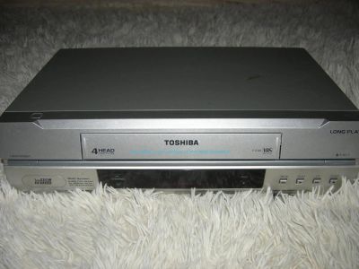 Лот: 8814282. Фото: 1. Видеомагнитофон Toshiba V - E... Видеомагнитофоны