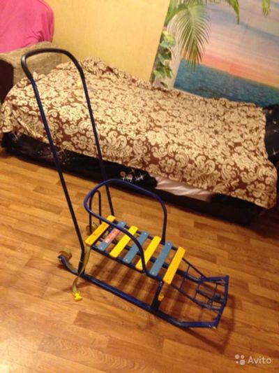 Лот: 6762601. Фото: 1. Санки с ручкой и колёсами. Санки, снегокаты, ледянки, аксессуары
