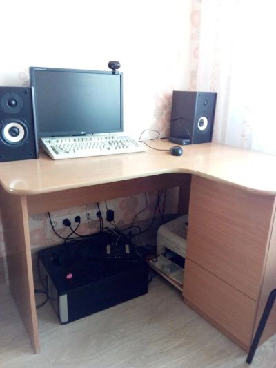 Лот: 9900229. Фото: 1. Стол письменный угловой. Компьютерные и письменные столы