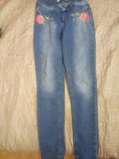 Лот: 11122217. Фото: 1. Джинсы-стрейч летние на девочку... Брюки, шорты, джинсы