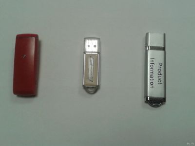 Лот: 1158389. Фото: 1. Три флешки - неисправные (см... USB-флеш карты