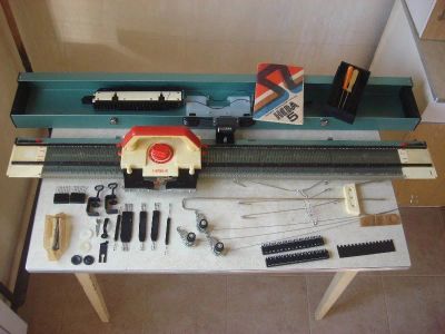 Лот: 8967587. Фото: 1. Вязальная машинка Нева 5. Швейный и вязальный инструмент