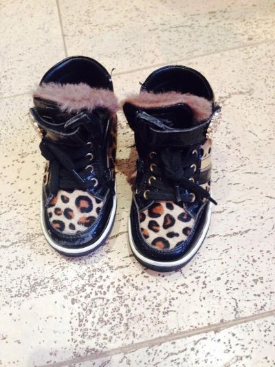 Лот: 5212990. Фото: 1. Ботиночки девочке 25р. Ботинки