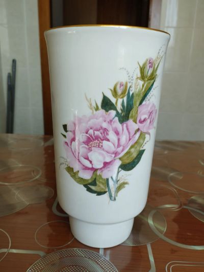 Лот: 21773684. Фото: 1. Фарфоровая ваза для цветов. Вазы
