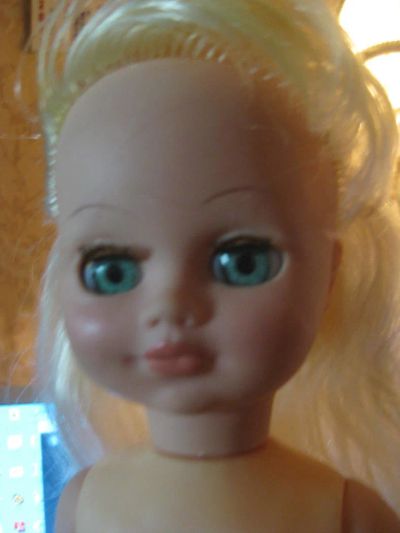 Лот: 10194688. Фото: 1. кукла с моргающими синими глазками... Куклы и аксессуары