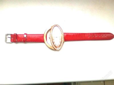 Лот: 2441992. Фото: 1. часы на красном ремешке. Оригинальные наручные часы