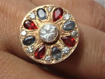 Лот: 19661509. Фото: 1. Золотой женский перстень с сапфиром... Кольца, перстни