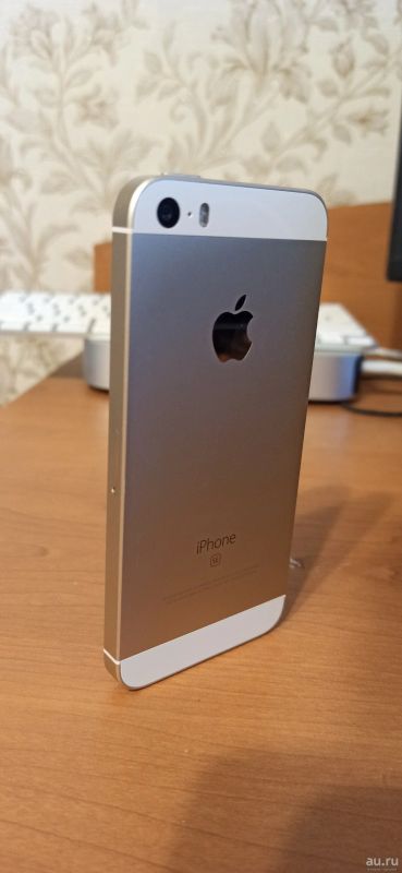 Лот: 18141197. Фото: 1. iPhone SE 32Gb. Смартфоны