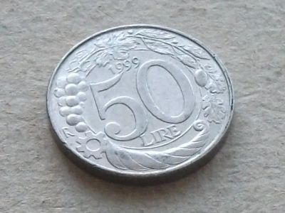 Лот: 19910620. Фото: 1. Монета 50 лир Италия 1999 портрет... Европа