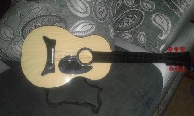 Лот: 6410322. Фото: 1. игрушка гитара. Музыкальные