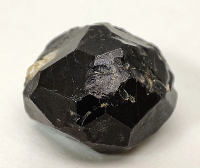 Лот: 21443466. Фото: 1. Черная шпинель (плеонаст), кристалл. Минералы и окаменелости