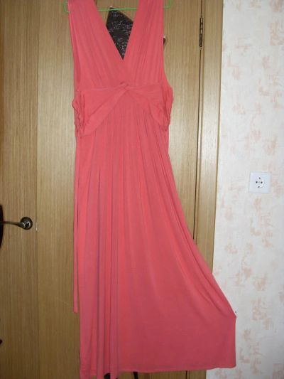 Лот: 11343535. Фото: 1. Новое длинное коралловое платье... Платья