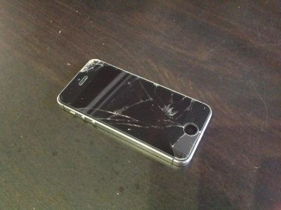 Лот: 10979130. Фото: 1. iPhone 5s 16gb разбит дисплей. Смартфоны