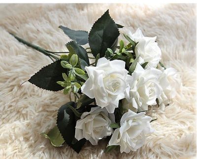 Лот: 10381044. Фото: 1. Букетик из 7 белых роз. Высота... Искусственные и сувенирные цветы