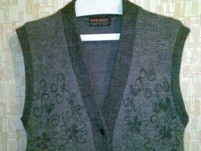 Лот: 4773208. Фото: 1. теплый вязаный жилет 44-46 фабричный. Свитеры, толстовки, худи