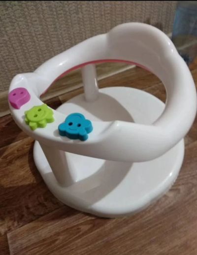 Лот: 25884704. Фото: 1. Стульчик для купания. Ванночки, сиденья, горшки