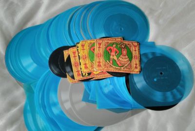 Лот: 12083806. Фото: 1. Тонкие голубые виниловые пластинки... Аудиозаписи