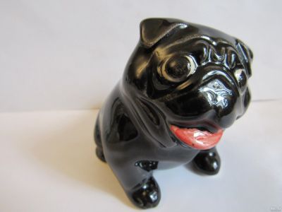 Лот: 18564592. Фото: 1. Мопс собака черный статуэтка авторская... Фарфор, керамика