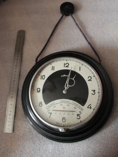 Лот: 20234347. Фото: 1. Часы Маяк с барометр ом 1960-е... Часы настенные, настольные