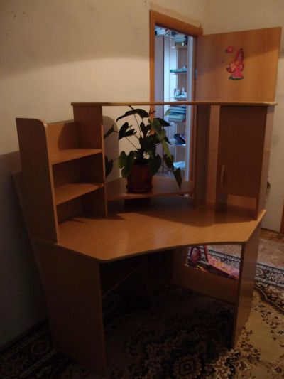 Лот: 4112152. Фото: 1. компьютерный стол угловой. Компьютерные и письменные столы