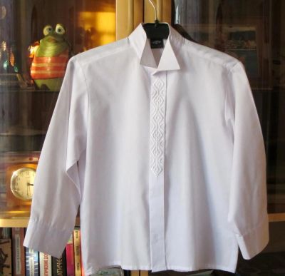 Лот: 8952607. Фото: 1. Белая рубашка на возраст 4-5 лет. Рубашки, блузки, водолазки