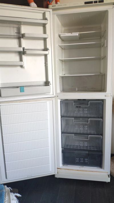 Лот: 18186376. Фото: 1. Холодильник BOSCH,неисправный. Холодильники, морозильные камеры
