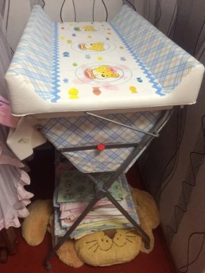 Лот: 5125180. Фото: 1. Пеленальный столик с ванночкой. Пеленальные комоды и столики