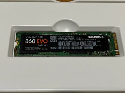 Лот: 19251163. Фото: 1. Твердотельный накопитель Samsung... SSD-накопители