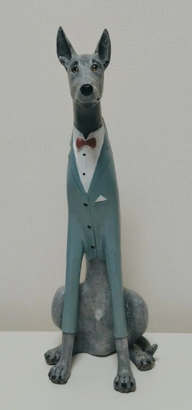 Лот: 19673969. Фото: 1. Статуэтка Собака "Пинчер в голубом... Фигурки, статуэтки