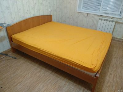 Лот: 14922439. Фото: 1. Двуспальная кровать с матрасом. Кровати