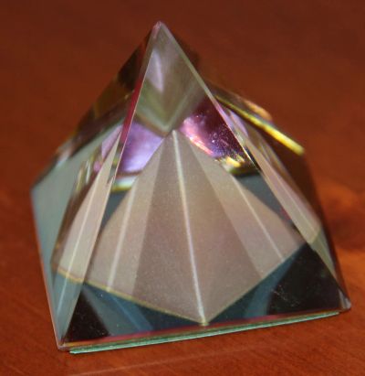 Лот: 21172618. Фото: 1. Пирамида стеклянная Фен шуй. Другое (коллекционирование, моделизм)
