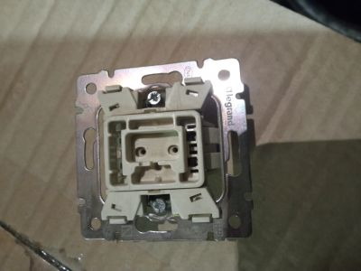 Лот: 25898587. Фото: 1. Выключатель проходной Легранд... Электроустановочные изделия