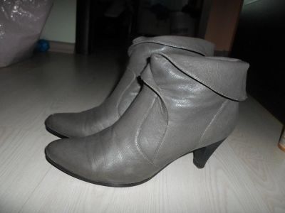 Лот: 4220942. Фото: 1. Ботильоны серые Зимние. 39 размер. Ботильоны, полусапожки