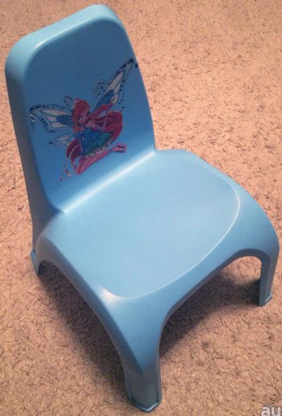 Лот: 11078141. Фото: 1. Детский пластиковый стульчик голубой. Столики, стулья, парты